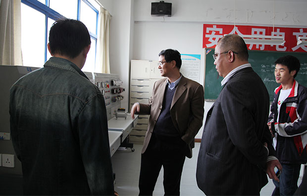 燃動技術人員深入院校